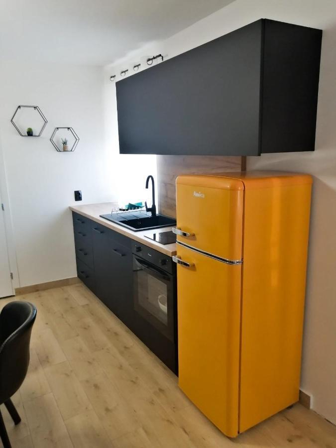 Evita Studio Apartment คาร์โลวัตส์ ภายนอก รูปภาพ