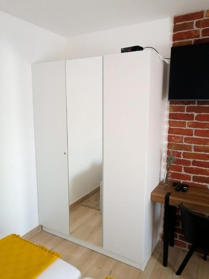 Evita Studio Apartment คาร์โลวัตส์ ภายนอก รูปภาพ