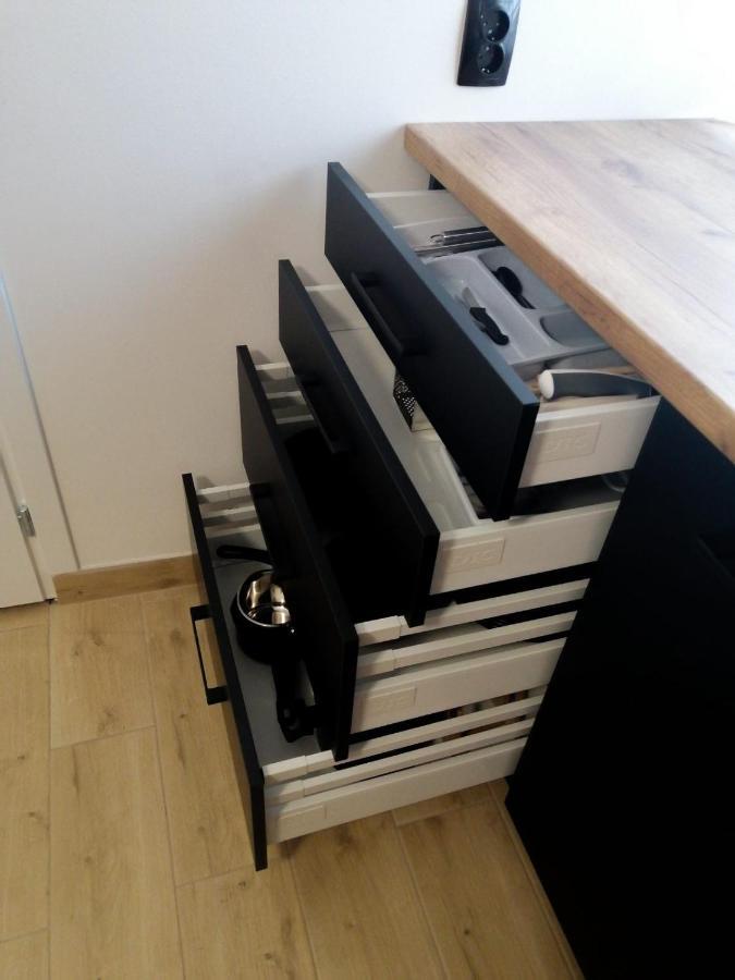 Evita Studio Apartment คาร์โลวัตส์ ภายนอก รูปภาพ