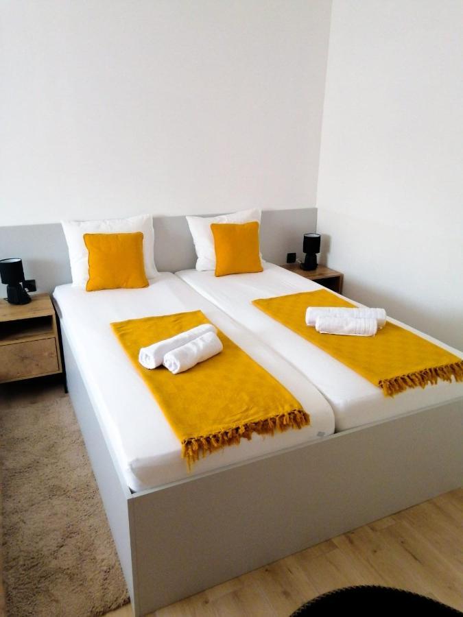 Evita Studio Apartment คาร์โลวัตส์ ภายนอก รูปภาพ