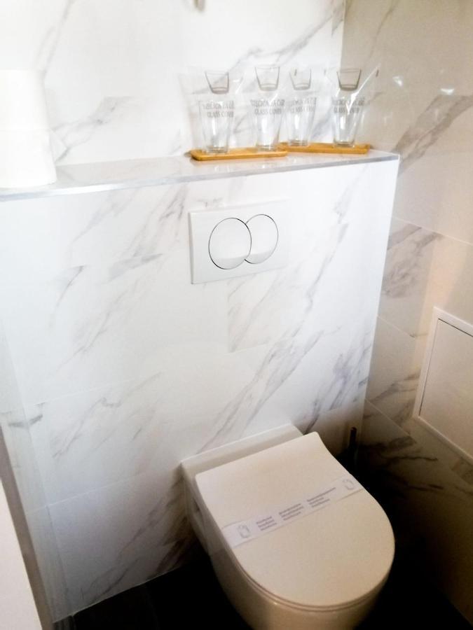 Evita Studio Apartment คาร์โลวัตส์ ภายนอก รูปภาพ