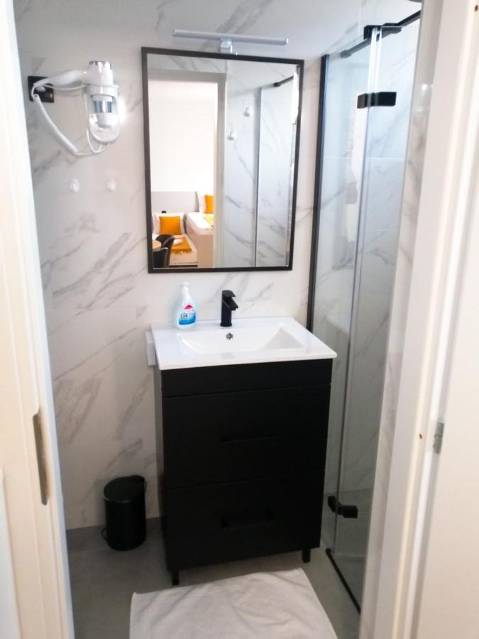 Evita Studio Apartment คาร์โลวัตส์ ภายนอก รูปภาพ