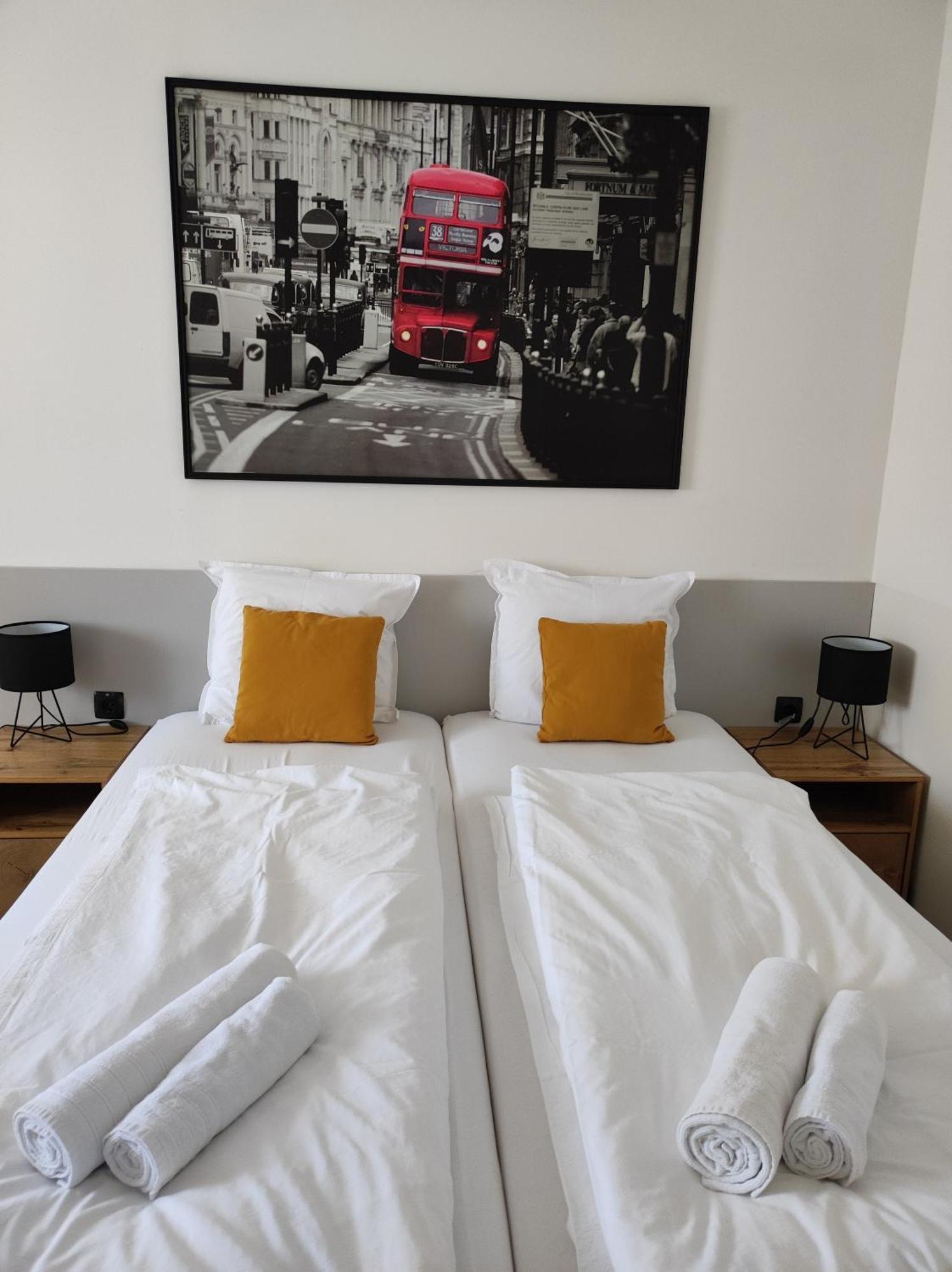 Evita Studio Apartment คาร์โลวัตส์ ภายนอก รูปภาพ